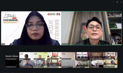 Ketua Bawaslu Provinsi Jawa Tengah, Muhammad Amin (kanan) dalam pembukaan dan sambutan kegiatan literasi pojok pengawasan edisi 14, Senin 8 Juni 2026