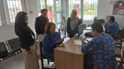 Anggota Bawaslu Kabupaten Semarang, Nurkus Budiyantomo saat melakukan pengawasan coktas di Kelurahan Baran, Kecamatan Ambarawa, Kamis 17 September 2026