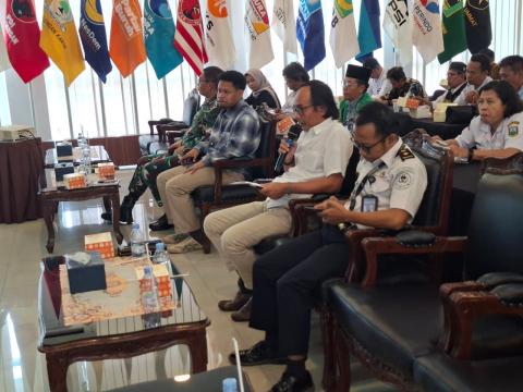 Ketua Bawaslu Kabupaten Semarang Agus Riyanto saat menyampaikan masukan pada rapat pleno yang diselenggarakan oleh KPU (30/9/2026)