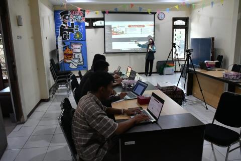 Uji coba Platform PARTISIPA dengan beberapa fitur meliputi: materi pembelajaran interaktif, tayangan video edukatif, penugasan mandiri, hingga sesi evaluasi
