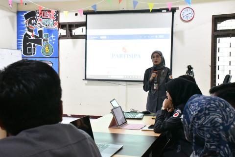 Widya Astuti saat sedang memberikan pengarahan terkait sosialisasi Platform PARTISIPA di Aula Bawaslu Kabupaten Semarang. (5/10/2026)
