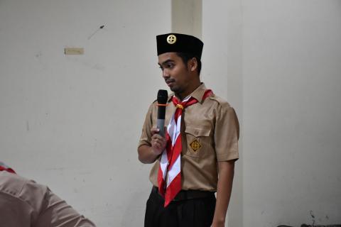 Staf Sekretariat Bawaslu Kabupaten Semarang, Noor M Nasyar saat menjelaskan informasi dan langkah teknis kegiatan pembinaan Saka Adhyasta Pemilu, Rabu 21 Oktober 2026