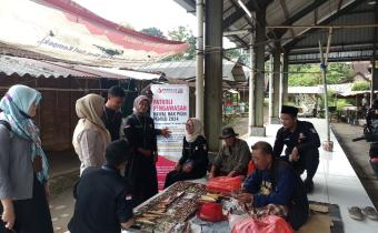 Panwaslu Kaliwungu Pastikan Hak Pilih Warga di Pusat Pembelanjaan Pasar Rakyat Kaliwungu Tetap Aman