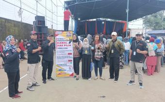 Hadiri Pagelaran Reog, Panwascam Sumowono Menerjang Hujan Demi Patroli Pengawasan