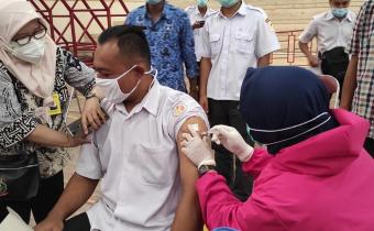 Seluruh Pimpinan dan Sekretariat Bawaslu Kabupaten Semarang di Vaksin Covid-19