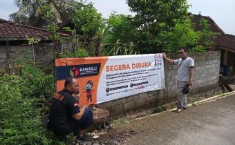 Panwascam Bancak Lakukan Jagongan Pemilu dengan Pekerja di Desa Jlumpang