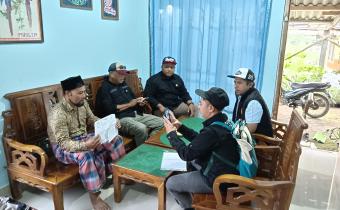 Panwaslu Kecamatan Sumowono dan jajaran PKD melakukan pengawasan coklit dengan metode uji petik