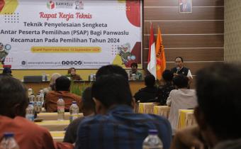 Ketua Bawaslu Kabupaten Semarang, Agus Riyanto memberikan sambutan sekaligus membuka acara.