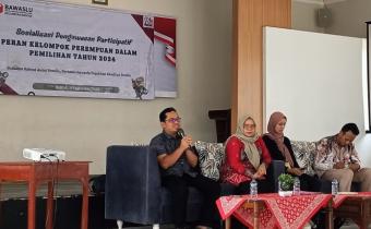 Ketua Panwaslu Kecamatan Bancak Adhi Yusuf Nugroho, S.E.  menyampaikan penjelasan kepada peserta Sosialisasi Pengawasan Partisipatif yang digelar Panwaslu Kecamatan Bancak pada, Rabu (11/9/2024)