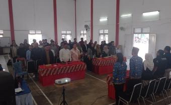 Seluruh peserta menyanyikan lagu kebangsaan Indonesia Raya saat kegiatan