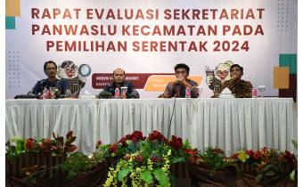 Rapat Evaluasi Sekretariat Panwaslu Kecamatan pada Pemilihan Serentak Tahun 2024, Kamis (30/1/2025) di Green Valley Bandungan