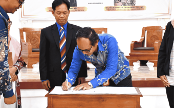 Ketua Bawaslu Kabupaten Semarang, Agus Riyanto teken kerjasama dengan Fakultas Hukum Undaris