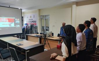 Mengikuti kegiatan rapat penerimaan dan pengarahan Calon Pegawai Negeri Sipil (CPNS) Bawaslu RI yang dilaksanakan secara daring melalui Zoom Meeting