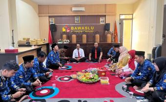 Kegiatan Tasyakuran di Aula Bawaslu Kabupaten Semarang