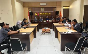 Kegiatan Rapat Seninan di Bawaslu Kabupaten Semarang