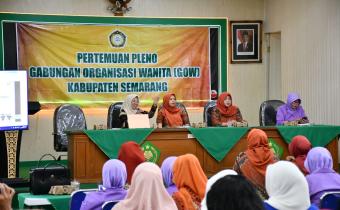 Anggota Bawaslu Kabupaten Semarang, Ummi Nu’amah (dari kiri).