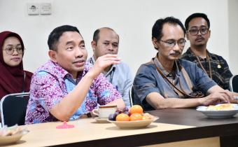 Kepala Biro Keuangan dan Barang Milik Negara Bawaslu RI, Pakerti Luhur (kemeja ungu) dalam kunjungan kesiapan satker di Bawaslu Kabupaten Semarang, Jumat 24 Oktober 2025