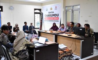 Kunjungan Kerja dari Bawaslu RI yang diwakili oleh Kepala Biro Keuangan dan Barang Milik Negara, Pakerti Luhur (kemeja merah muda) ke Bawaslu Kabupaten Semarang, Jumat 24 Oktober 2025