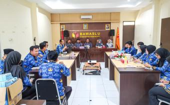 Rapat Rutin Seninan di Bawaslu Kabupaten Semarang