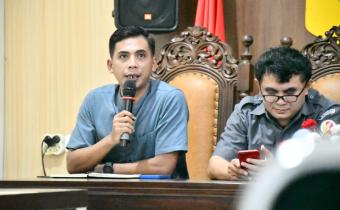 Koordinator Divisi Pencegahan, Parmas dan Humas Bawaslu Kabupaten Semarang, Muharom Al Rosyid dalam kegiatan rapat rutin seninan, Senin 17 November 2025