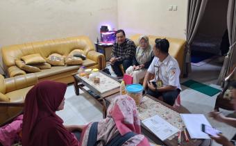 Koordinator Divisi Hukum dan Penyelesaian Sengketa, Ummi Nu'amah saat melaksanakan pengawasan pencocokkan dan penelitian terbatas (coktas) di Desa Kesongo, Kecamatan Tuntang, Rabu 19 November 2025