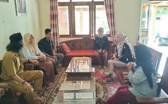 Anggota Bawaslu Kabupaten Semarang, Muharom Al Rosyid melakukan pengawasan di Kecamatan Suruh