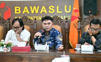 Anggota Bawaslu Kabupaten Semarang, Nurkus Budiyantomo dalam Rapat Koordinasi Pengawasan PDPB Triwulan IV Tahun 2025 yang digelar Rabu, 3 Desember 2025.