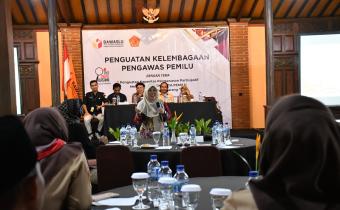 Koordinator Divisi SDMO dan Diklat Bawaslu Kabupaten Semarang, Fithriyah dalam kegiatan Penguatan Kelembagaan Pengawas Pemilu di Melva Balemong, Selasa 16 Desember 2025