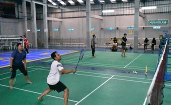 Kegiatan Jum'at Sehati melalui olahraga bulu tangkis pada Jumat, 2 Januari 2026.