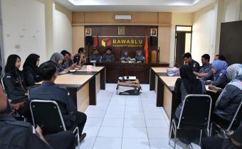 Suasana Rapat rutinan Bawaslu Kabupaten Semarang, Senin 5 Januari 2026.