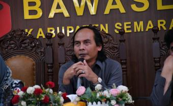Ketua Bawaslu Kabupaten Semarang, Agus Riyanto memimpin Rapat Rutin Seninan, 19 Januari 2026