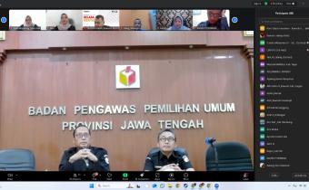 Ummi Nu'amah Kordiv Hukum dan Penyelesaian Sengketa Bawaslu Kab. Smg Mengikuti Zoom Meeting Rakor PDPPB 