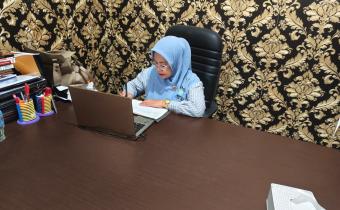 Ummi Nu'amah Kordiv Hukum dan Penyelesaian Sengketa Bawaslu Kab. Smg Mengikuti Zoom Meeting Rakor PDPPB 