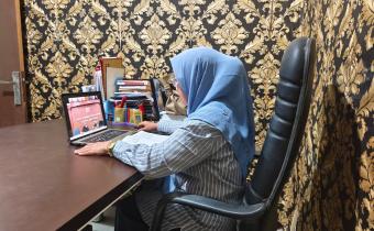 Ummi Nu'amah Kordiv Hukum dan Penyelesaian Sengketa Bawaslu Kab. Smg Mengikuti Zoom Meeting Rakor PDPPB 