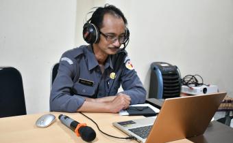 Kepala Sekretariat Bawaslu Kabupaten Semarang, Marjiono saat mengikuti kegiatan Rapat Mingguan Pembinaan dan Evaluasi yang diselenggarakan oleh Bawaslu RI, Senin 26 Januari 2026