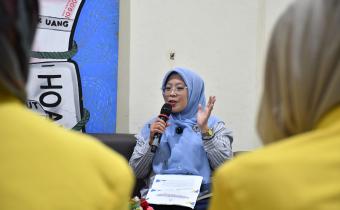 Kordiv Hukum dan Penyelesaian Sengketa Bawaslu Kabupaten Semarang, Ummi Nu'amah, S.Pd. Saat menjadi Narasumber Podcast Bawasantai yang tayang di Kanal Youtube Bawaslu Kabupaten Semarang Jumat, (27/02/2026)