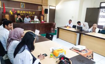 Suasana kegiatan Rabu Smart dengan tema Pelatihan Host dan Moderator bagi jajaran sekretariat pada Rabu, 4 Maret 2026.