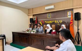 Ketua Bawaslu Kabupaten Semarang, Agus Riyanto, S.P., S.H., menyampaikan arahan dalam kegiatan Rabu Smart, Rabu (4/3/2026).