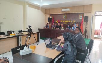 Ketua dan anggota Bawaslu Kabupaten Semarang serta pejabat struktural di lingkungan sekretariat mengikuti Rapat Supervisi dan Konsultasi Divisi Sumber Daya Manusia (SDM) dan Organisasi yang diselenggarakan oleh Bawaslu Provinsi Jawa Tengah secara daring melalui Zoom Meeting pada Selasa, 10 Maret 2026.