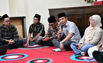 Ketua Bawaslu Kab. Smg, Agus Riyanto, S.P., S.H., Saat Sedang Membuka Kegiatan Konsolidasi Demokrasi, Kamis (12/03/2026)