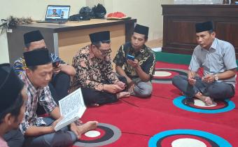 Pembacaan Al-Qur’an Juz 30 oleh staf Sekretariat Bawaslu Kabupaten Semarang, Abdul Rosyid M.