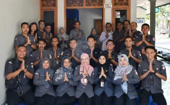 Ketua dan Anggota Bawaslu Kabupaten Semarang, jajaran sekretariat, serta keluarga besar Bawaslu pada kegiatan Halalbihalal Senin, 30 Maret 2026,