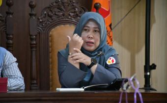 Anggota Bawaslu Kabupaten Semarang Koordinator Divisi SDMO dan Diklat, Fithriyah, pada rapat mingguan Bawaslu Kabupaten Semarang yang dilaksanakan Selasa, 31 Maret 2026.