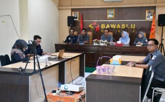 Jajaran pimpinan dan sekretariat Bawaslu Kabupaten Semarang mengikuti Rapat Pembahasan Perubahan Rencana Anggaran Biaya (RAB) Bawaslu Kabupaten/Kota Tahun Anggaran 2026 pada Selasa, 31 Maret 2026.