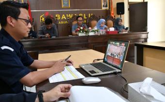 Suasana Rapat Pembahasan Perubahan Rencana Anggaran Biaya (RAB) Bawaslu Kabupaten/Kota Tahun Anggaran 2026 yang diselenggarakan oleh Bawaslu Provinsi Jawa Tengah yang diikuti oleh Bawaslu Kabupaten Semarang pada Selasa, 31 Maret 2026.