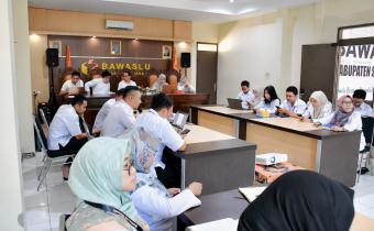 Pimpinan Bawaslu Kabupaten Semarang beserta Seluruh Staf Sedang Mengikuti Kegiatan Rabu Smart (01/04/2026)