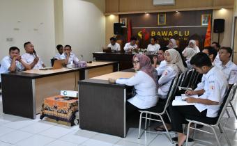 Pimpinan Bawaslu Kabupaten Semarang beserta Seluruh Staf Sedang Mengikuti Kegiatan Rabu Smart (01/04/2026)