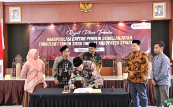 Proses Penandatanganan Berita Acara Rekapitulasi Daftar Pemilih Berkelanjutan Triwulan I tahun 2026, Kamis 2 April 2026