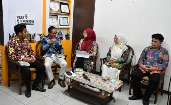 Pelaksanaan Bedah Buku Wasit Demokrasi Melalui Podcast Bawasantai Bawaslu Kabupaten Semarang, Kamis 9 April 2026