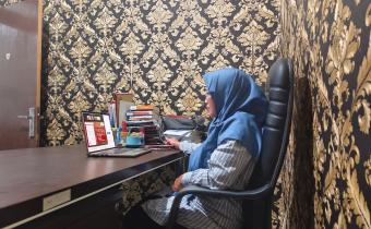 Kordiv HPS Bawaslu Kabupaten Semarang, Ummi Nu'amah mengikuti Selasa Menyapa dengan tema "Teknis Penyusunan Kajian Hukum dan Telaah Staf" Secara Virtual, Selasa (14/04/2026)